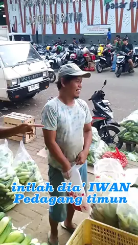 pedagang timun pasar induk Kramat jati.#pasarindukkramatjati #pedagangsayur @sorotan 