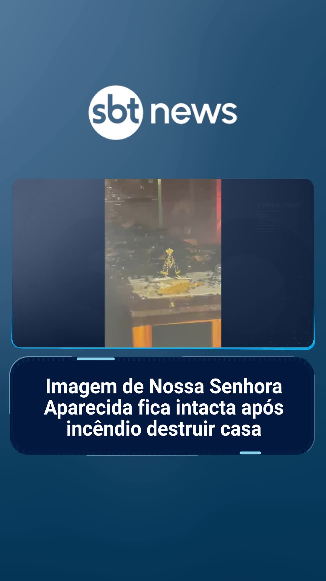 Um incêndio de grandes proporções destruiu uma casa no Rio Grande do Sul. O combate ao fogo levou três horas e, durante o rescaldo, os bombeiros foram surpreendidos ao encontrar uma imagem intacta de Nossa Senhora Aparecida. | #sbtnews #notícias #sbtnotícias #brasil #incendio #nossasenhora #imagem #riograndesoul