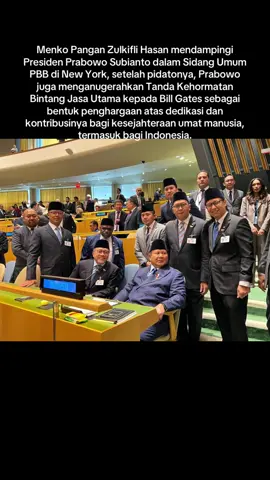 Menko Pangan Zulkifli Hasan mendampingi Presiden Prabowo Subianto dalam Sidang Umum PBB di New York, setelah pidatonya, Prabowo juga menganugerahkan Tanda Kehormatan Bintang Jasa Utama kepada Bill Gates sebagai bentuk penghargaan atas dedikasi dan kontribusinya bagi kesejahteraan umat manusia, termasuk bagi Indonesia. @zul.hasan @prabowo #prabowo #zulkiflihasan #pan #indonesia #partaiamanatnasional