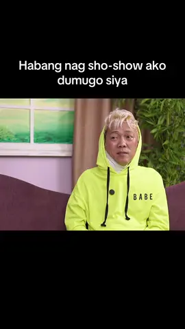 Performer at professional talaga si ate gay. Imagine yung nadugo na pero laban pa din sa pagpapasaya ng mga tao. Laban po ate gay!  #fyp #fyppppppppppppppppppppppp #ategay 