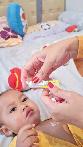 Hangatnya pas, cocok untuk bayi dan anak yang sedang flu #TranspulminBaby #BayiFlu #BayiPilek #BalsamBayi #RingankanFlu @transpulmin.indonesia 
