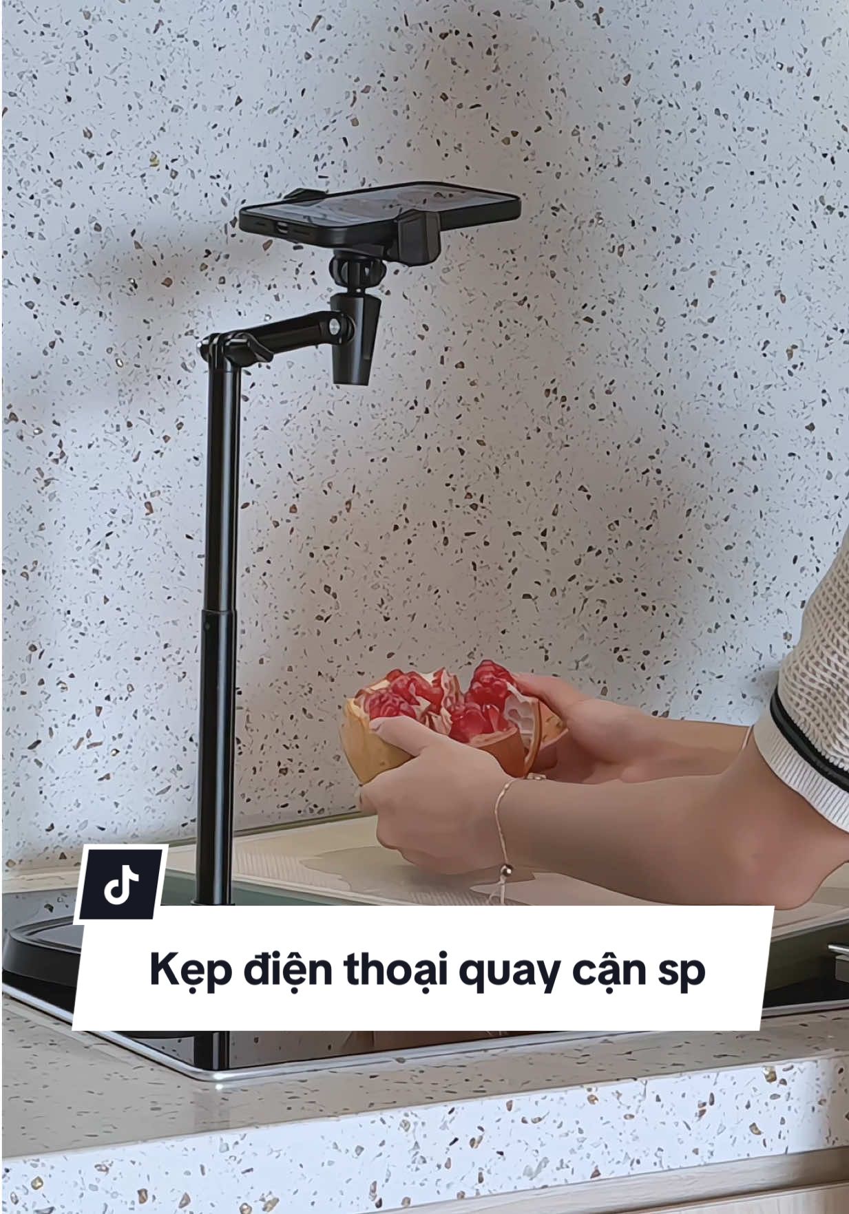 Các bác cần 1 chân to để quay góc rộng và 1 kẹp này để quay cận sản phẩm nha #hoaihayho #reviewdogiadung #kepdienthoai #chandekepdienthoai 