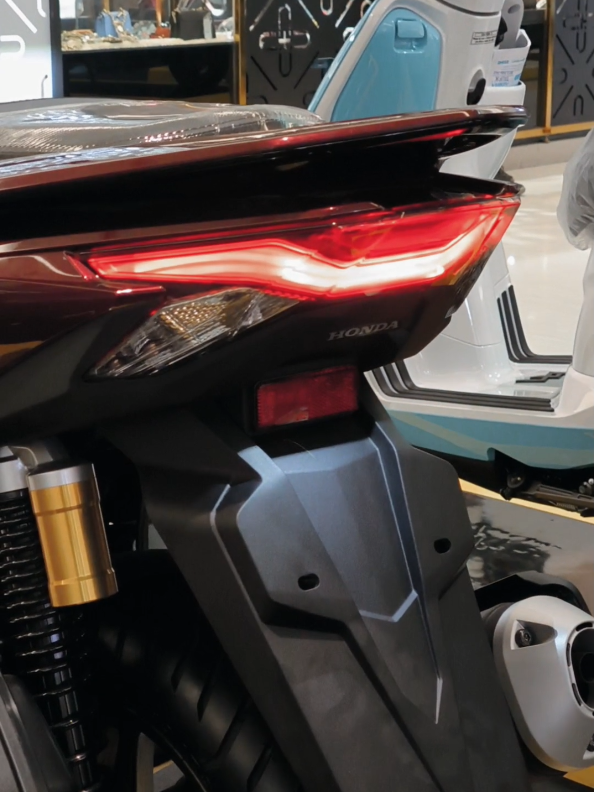 S nya Seri tertinggi PCX nih boss ada fitur roadsync nya makin canggih makin gantengg yok kepoin sini 😁 #hondapcx #pcx160 #pcxroadsync #ridewithstyle #CapCut 
