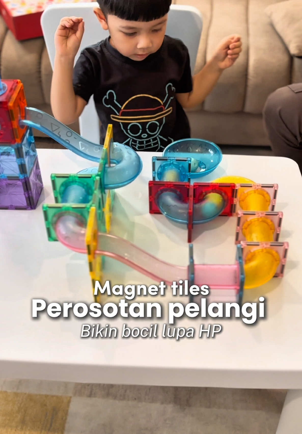 Magnet tiles versi “pipeline” Kalo kata sagara, seperti perosotan pelangi😬🌈 #magnettoys #magnettiles #magnetictiles #mainananak #mainanedukasi 