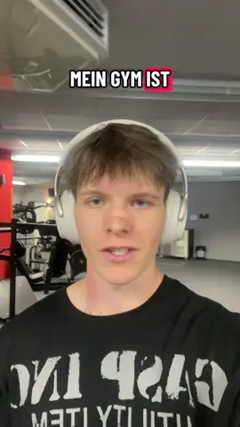 Gym war in fact NICHT leer, broski war aufm Laufband und ich habs gecheckt, aber er hatte zum Glück Kopfhörer drin #gym #wuff #lustig 