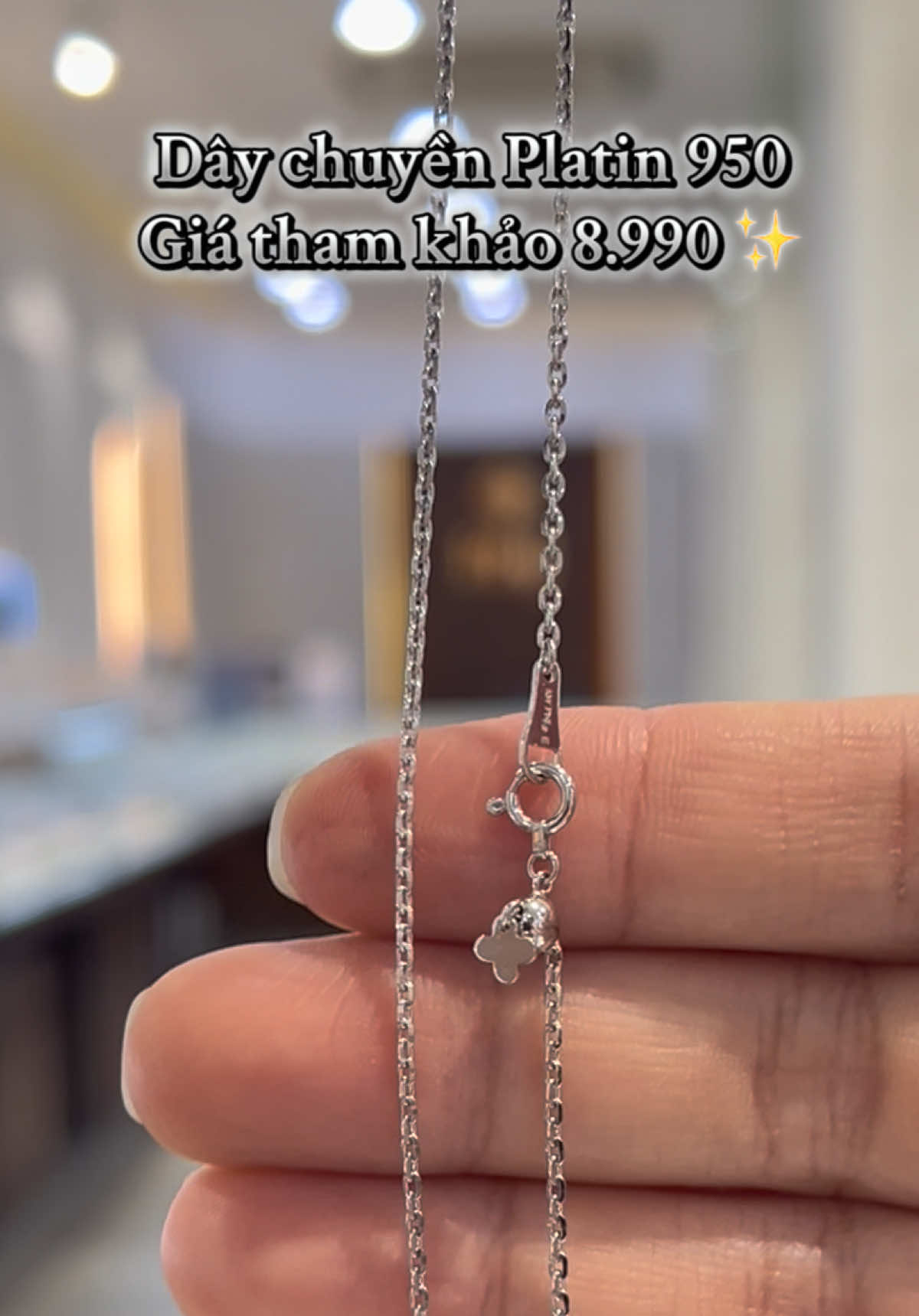 Dây chuyền platin 950 (bạch kim) Dài 45cm. Dây rút điều chỉnh độ dài ngắn  Kiểu dây FC, Sau dây phối hình cỏ 4 lá xinh xắn 😍 Giá khoảng ~8tr990 #daychuyenbachkim #daychuyenrut #daychuyendep #daychuyenpnj #daychuyenplatin 