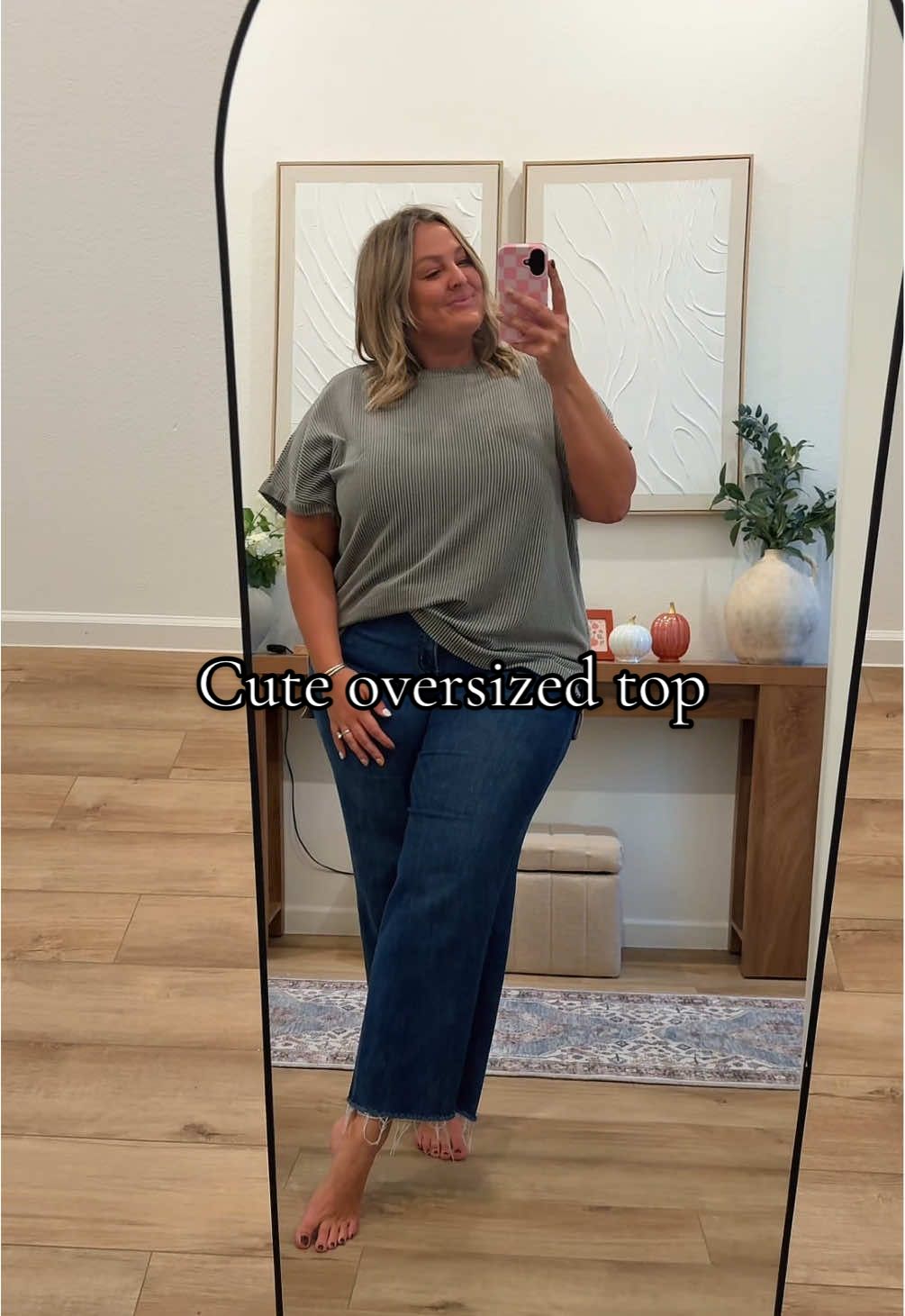 Who doesn’t love a good oversized top?! #oversizedshirt #fashion #falldealsforyou #blackfridaydeals #fyp 