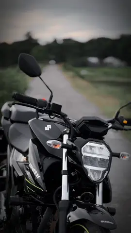 Emotion 🥺🖤 #fi #gixxer #foryoupage #vairalvideo 