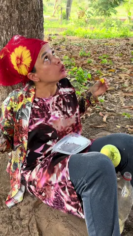 A comadre comendo manga verde com sal#compadrecomedia 