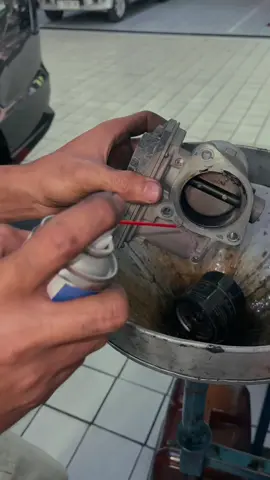 bersihkan throttle body avanza penyebab rpm suka nyangkut gamau turun😁