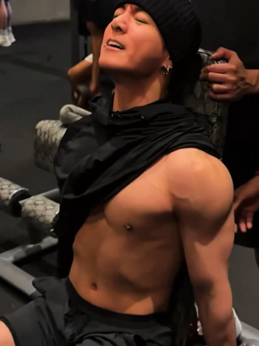 OMG JUNGKOOK!!! 🐨🐰🐯 AT GYM VLOG! #jungkook #jeonjungkook #taekook #V #bts 