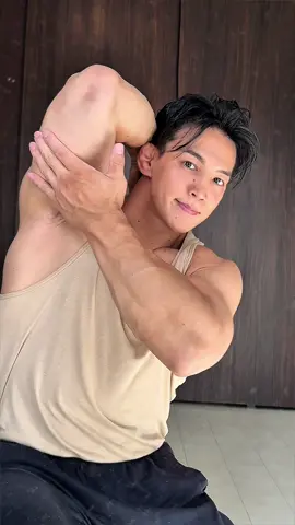 easy triceps exercise‼️ . . #triceps #tricepsworkout #exercise #training #homeworkout 