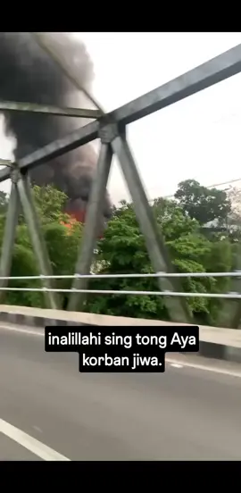 Inikah Penampakkan Pabrik Kapur yang habis terbakar di Cikembar Sukabumi virak di Media sosial. Rabu (24/09/2025)  #fypシ゚ #pyf #isepPanji #Tatarmedia #breakingnews 