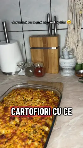 Am zile când efectiv habar nu am ce să mai gătesc, și mă duc la Domnul frigider, să mă inspire.  Și uite așa a ieșit mare bunătate 🤣 #simplucuana #retete #reteterapide #reteteusoare #fyp 