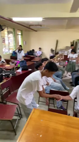 grade 9 feels HAHAHAHAH #fyp #xzyabc 