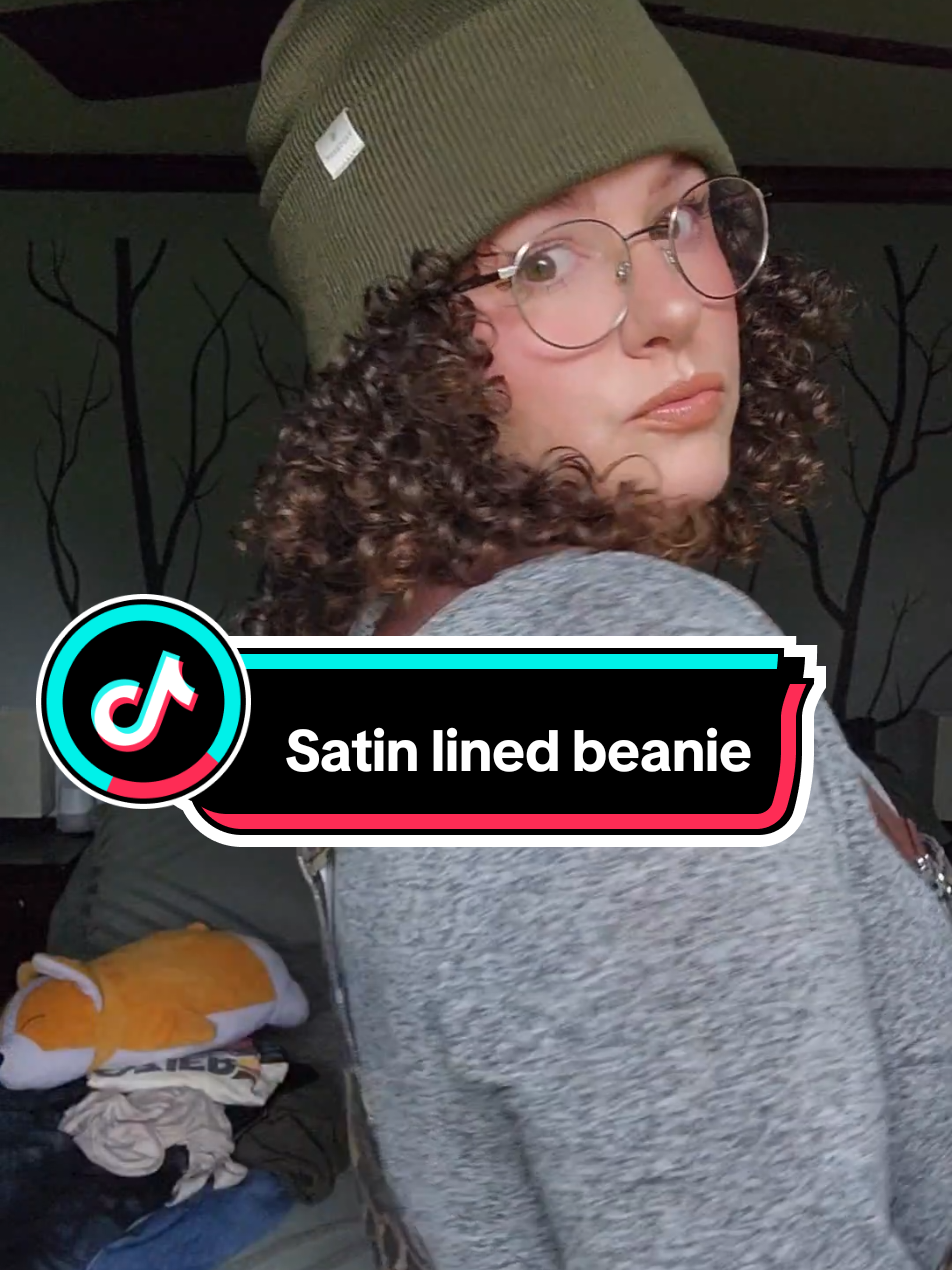 A satin lined beanie will be a life saver for your curls in the winter! #curlyhairhacks #curlyhairtips #satinlinedbeanie #beanie 