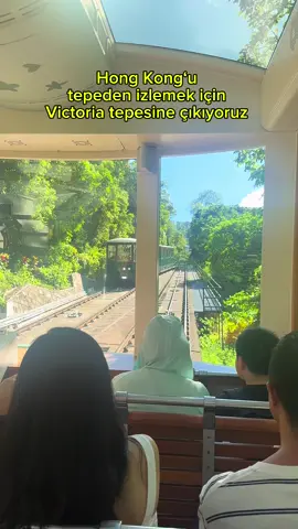 Victoria Tepesi’ne (The Peak) çıkan Hong Kong tramvayının — yani “Peak Tram” — ücretleri şu şekildedir (2025 itibarıyla): Tek yön HK$ 76 Gidiş-dönüş HK$ 108 ⛰ Kombine Bilet / Ek Seçenekler (Peak Tram + Sky Terrace 428) “Sky Terrace 428” gözlem platformuna erişim dahil kombin biletler de mevcut: 	•	Gidiş-dönüş + Sky Terrace 428: HK$ 168 (yetişkin)   	•	Tek yön + Sky Terrace 428: HK$ 136   	•	Sky Terrace 428 tek başına giriş: HK$ 75 (yetişkin)   #t#thepeakh#hongkongm#mongkongt#travel