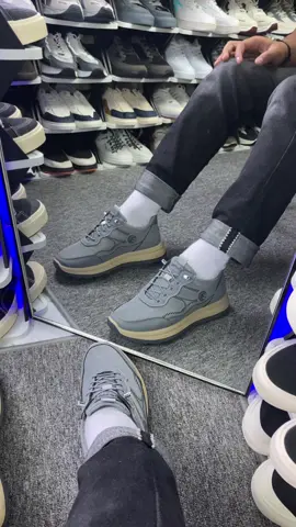 Rekomendasi sepatu cowok keren dari brand Whoppy #whoppy #sepatu #sepatucowok #sneakerscowok #sepatusneakers 