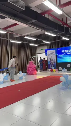 Đi làm là phụ, đi xem là chính #StartWithMake #taichexanhtuonglaixanh #foxconn #catwork 