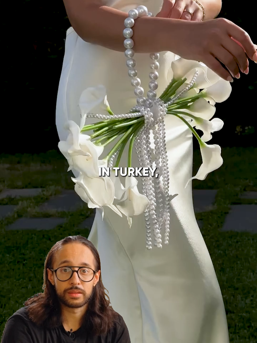 💐 Bridal bag bouquets are taking over the global wedding market. 💐 @kalibridal is turning wedding bouquets into handbags — and brides can’t get enough. These purse-shaped flower bouquets look chic, original, and double as a statement accessory for the big day. The trend has gone viral in the bridal niche, with florists already charging premium prices as demand grows. It’s a clever twist on tradition that proves how small design changes can reshape an entire industry. — 🎯 I share clever product and business ideas from around the world. Follow @dailyideasguy for more.