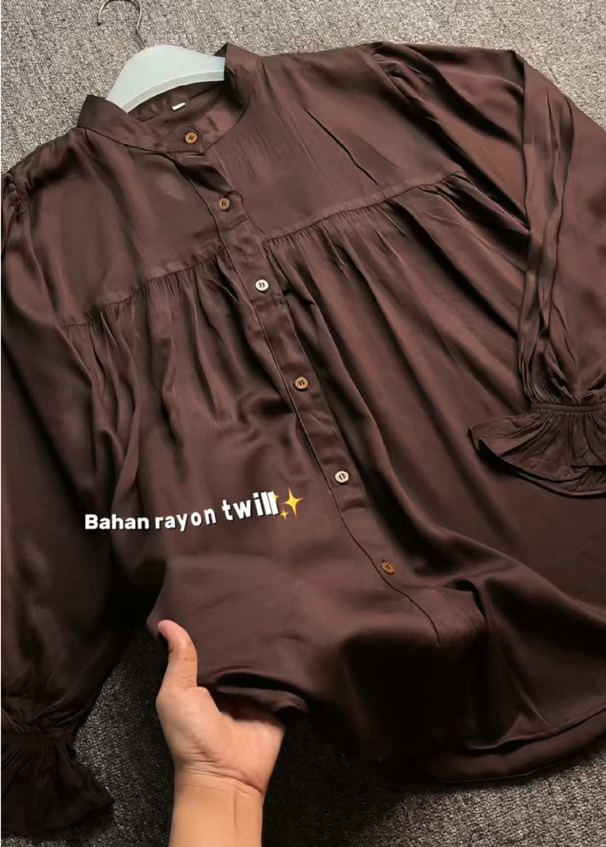 Allyssa Blouse by zamzam 😍 #blousekekinian #blousecantik #blousemurah #blousewanita #blouse 