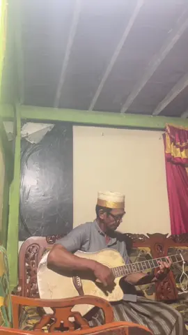Mana ni yang request “senandung rembulan”#covergitar #fyp#foruyou #gitarisindonesia#viral 