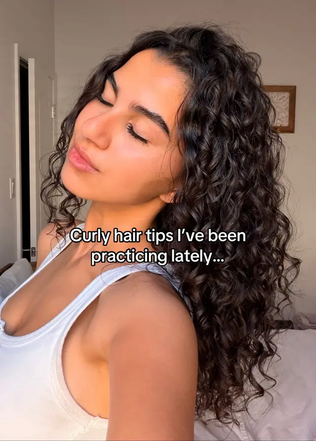 These tips have done wondersss for my curly and wavy hair  #curlyhair #curls #helathyhair #hair  @Olaplex @Emi Jay @Aussie Hair Care @Gisou @Redken 