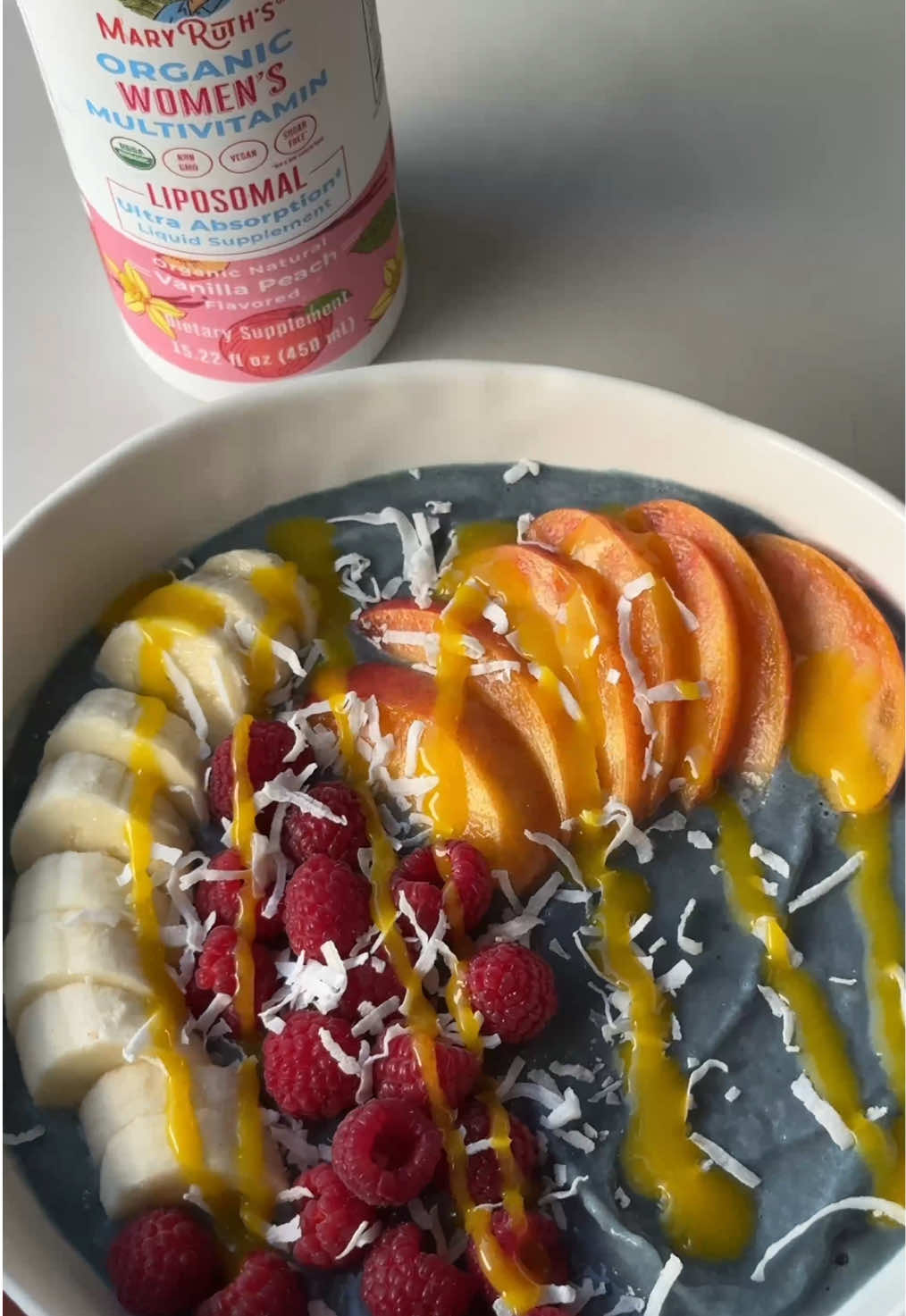 Nothing like a delicious fruity smoothie bowl with Blue Spiralina for a pop of color and MaryRuth's vitamins for a dash of extra wellness✨ #maryruths #maryruthorganics #smoothiebowl #smoothiebowlrecipes #smoothiebowlrecipe 