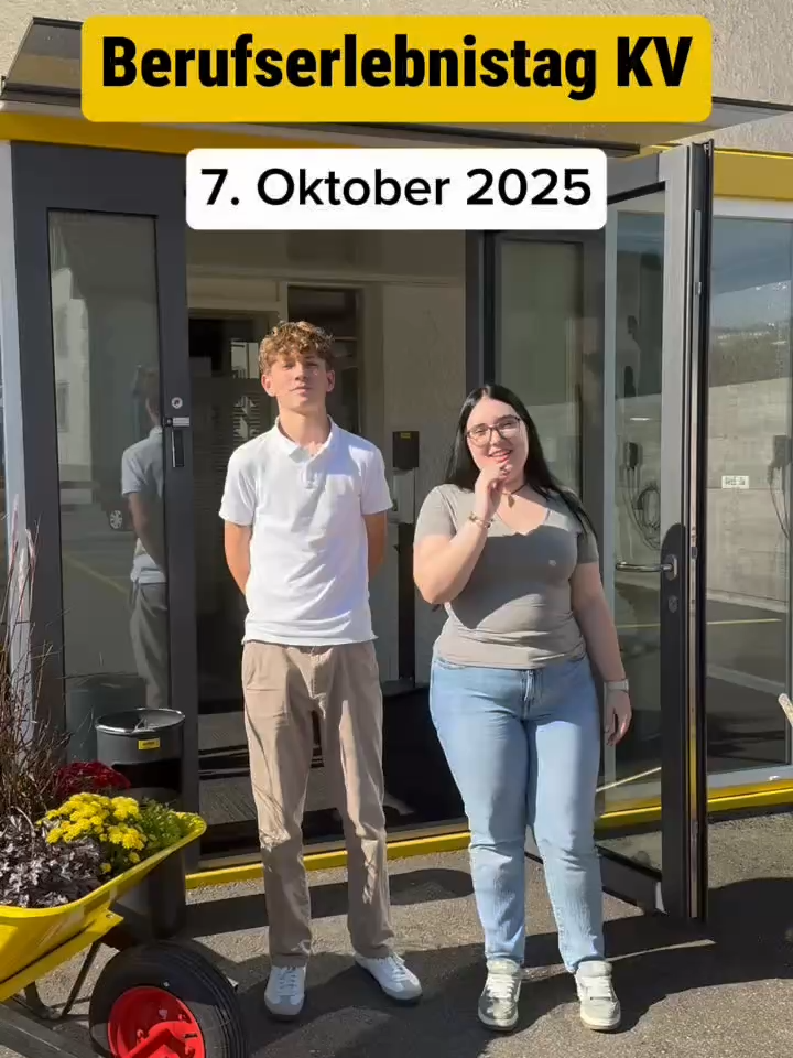 Bist du in der 1. oder 2. Oberstufe und interessierst dich für den Beruf Kauffrau/Kaufmann EFZ? Am Berufserlebnistag KV erhältst du Einblick in verschiedene Abteilungen und kannst deine Fragen stellen. 🧑‍💻✨ 🕒 Dienstag, 7. Oktober 2025 von 15:00 – 17:00 Uhr  📍Aeschstrasse 10, 5610 Wohlen Interessiert? 🤓 Melde dich über folgenden Link an: nottergruppe.ch/berufserlebnistag Oder schicke uns eine Nachricht an 079 664 08 72. Wir freuen uns auf dich! #kv #nottergruppe #schnuppertag #lehrstellensuche #kauffrau #kaufmann #efz #wohlen