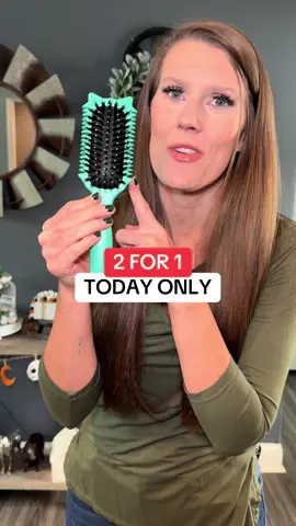 Curl defining brush #besthairbrush #brushforcurlyhair  Women’s products Women 30+ Women 40+ Trending Products *prices may vary on different days, results may vary*  #TikTokShopFallDealsForYou #TikTokShopBlackFriday #TikTokShopCyberMonday 