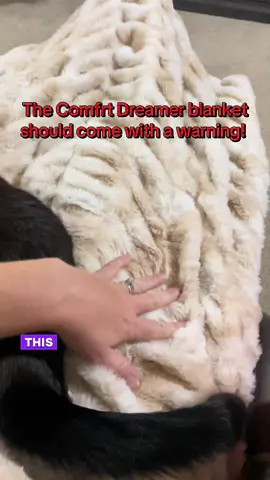 Don’t say I didn’t warn you.  #comfrt #comfrtdreamerblanket #dreamerblanket #sosoft #cozy #dontwait #itsfallyall #hug #soft 