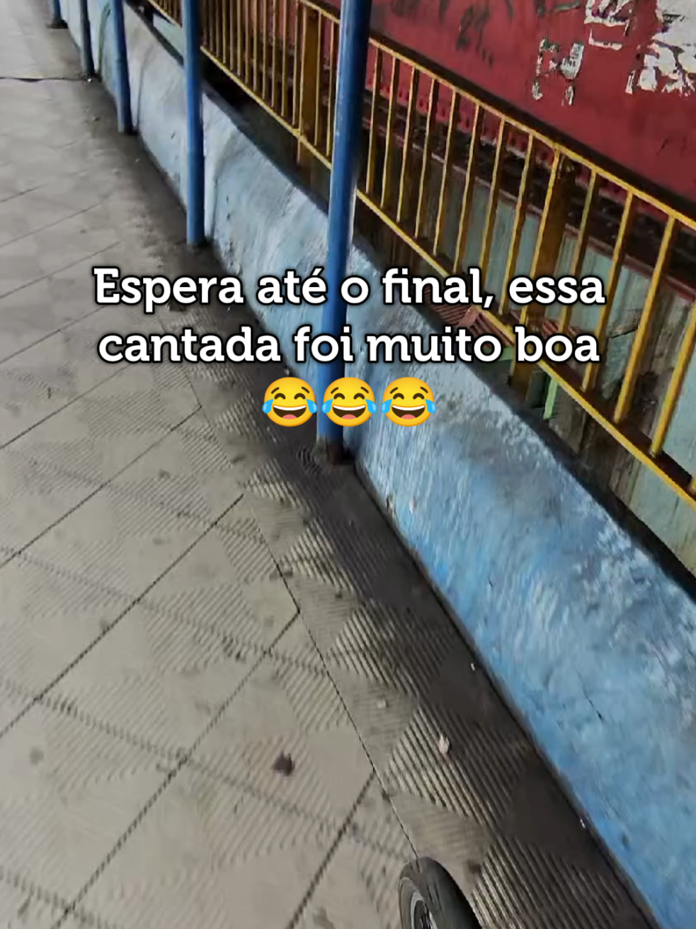 Essa cantada foi muito boa 😂😂😂, chegando em garotas na rua #cringe #meme #confident #viral #pegadinha 