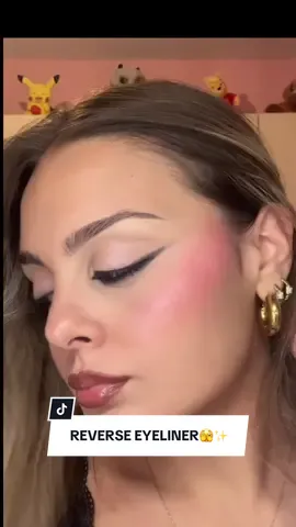 “Che make-up vuoi vedere nel prossimo video? 👀✨ Commenta e seguimi per non perdertelo 🫶🏼 #eyelinertutorial #makeup #makeuplover #fyp #hackeyeliner 