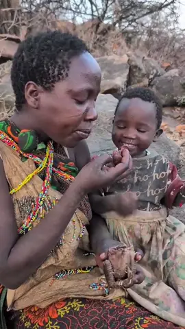 The Baby Follows Dad to Enjoy Delicious Food ❤️🍲#chaaba#funny#suaus#village#foryoupage#cooking#hadzabetribe#FoodTok#USA
