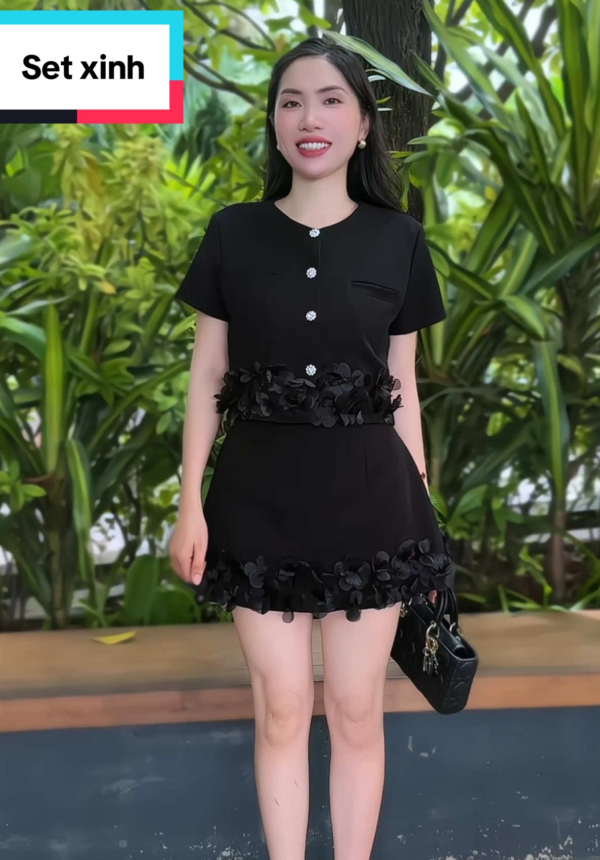 Set áo và chân váy xinh thêu hoa cực iuu  #thoitrangcongso #setxinh #setdilam #aotheuhoa 