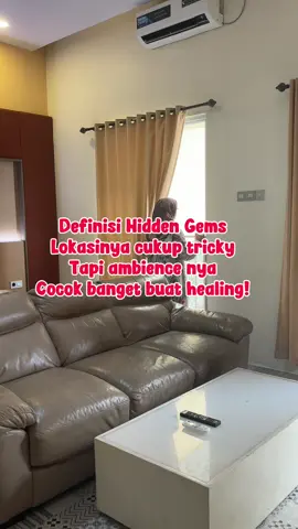 Gak nyangka banget nemu hotel ini karena lokasinya cukup tricky masuk masuk! Begitu udah sampai tempatnya luas!! Adem, ada cafenya juga. Bookingnya lewat Aplikasi RedDoorz dan pakai kode YUKNGINEP waktu checkout biar dapat diskon tambahan. Yuk staycation di SANS Hotel Parung Bogor biar liburan jadi lebih #RedTRavelers  #BerkeSANS 