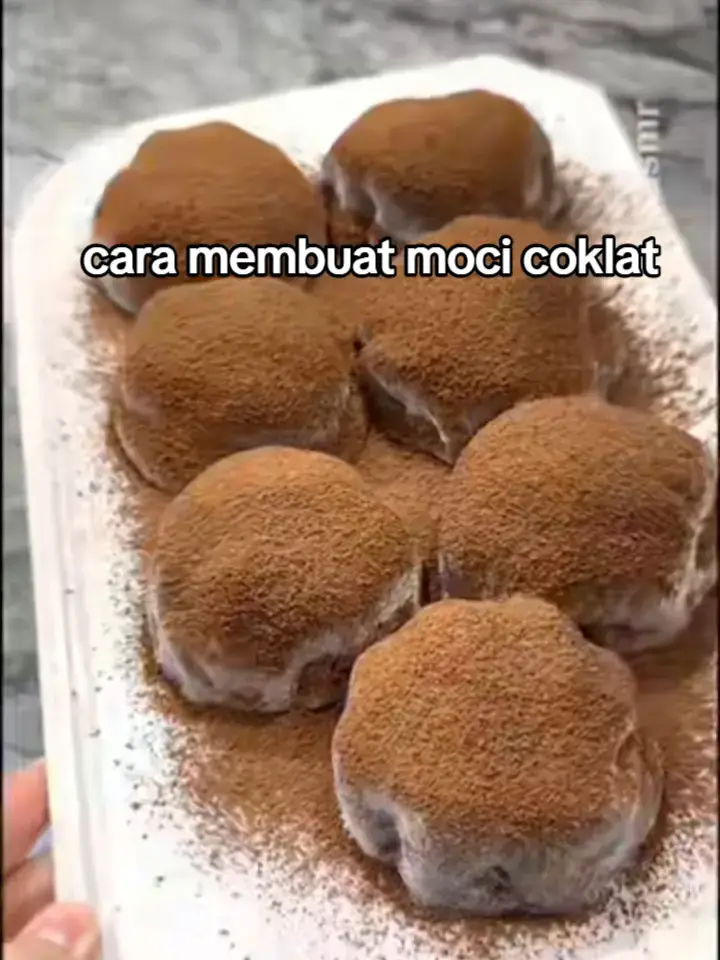 Cara membuat mie ayam 1. Membuat minyak ayam Masak kulit ayam dan bawang putih dengan minyak goreng di api kecil hingga kulit mengering. Saring minyaknya dan simpan.  2. Membuat topping ayam kecap Tumis bumbu halus dan rempah hingga harum. Masukkan ayam dan masak hingga berubah warna. Tambahkan bumbu seperti kecap manis dan masak hingga meresap. Terakhir, tambahkan irisan daun bawang.  3. Membuat kuah kaldu Rebus air dengan tulang ayam atau ceker, bawang putih, lada, dan kaldu bubuk. Masak hingga kaldu terbentuk dan bumbui dengan garam.  #fyppppppppppppppppppppppp #foryou #viraltiktok #masukberandafyp 