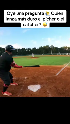 Estaré leyendo los comentarios, Oye una pregunta 🙋‍♂️ Quien lanza más duro el pícher o el catcher? 😅#baseball #pelotero #beisbol #beisbolengrandesligas #viralvideo🔥 