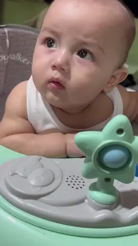 Yung Antok kana pero may katabi kang madaldal 😂 kaya need mo munang makinig haha 😂😂
