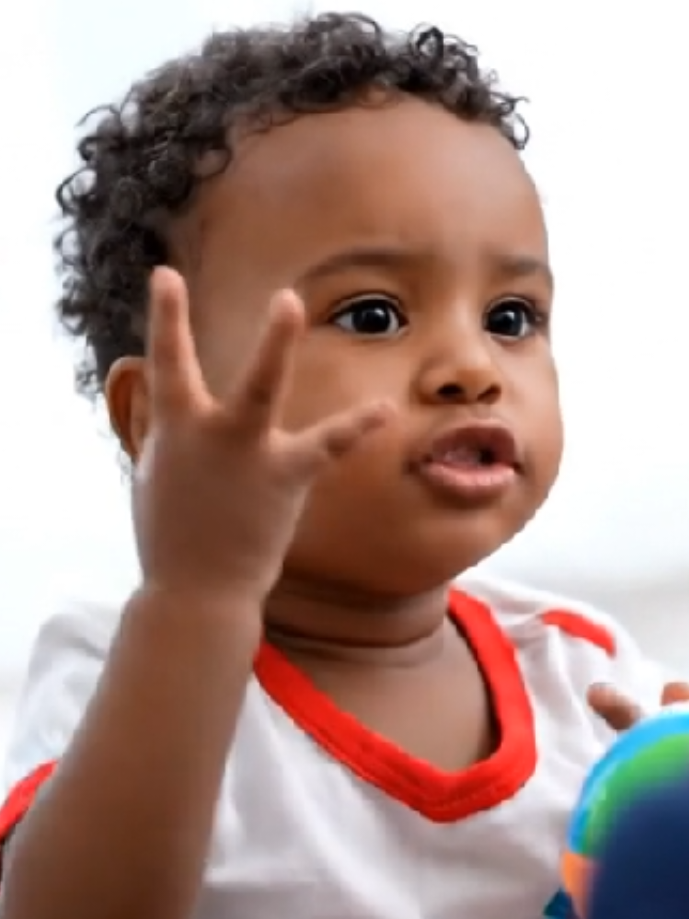 caruurta aktooda haku dhar badalanina #somalitiktok #baby #foryoupageofficial #aivideo #qosol 