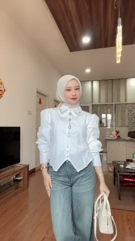 Blouse atasan Payet ✨  Putih bersih semacam tak ada dosa 🤍 Buruan bungkus cintahh 🫠 #promogajian #guncang1010 #outfitinspo #ootdfashion #blousewanita