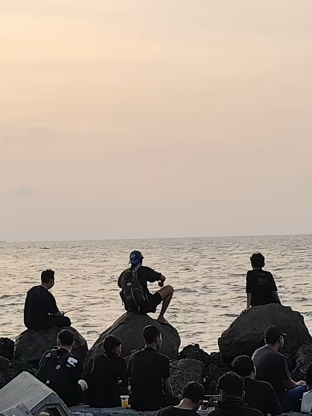 🙏🗿 . . . #pantai #pantaimarina 