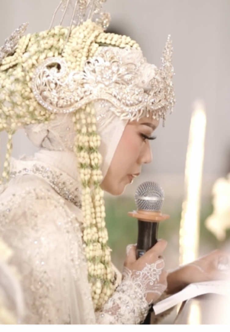 Thank you for all the love, prayers, and sacrifices, i’m married, but i’ll always be your child—forever🥺🤍 #nikah #storywedding #bride #akadnikah #izinmenikah 
