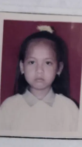 dari sekian foto (perpisahan tk, kartinian tk, nari, dll) ini yg paling mending gak ngajak ribut bgt😂 dlu kemusuhan bgt sama kamera heran🙈 #CapCut #fyppppppppppppppppppppppp #beranda #zxycba #kicikici 