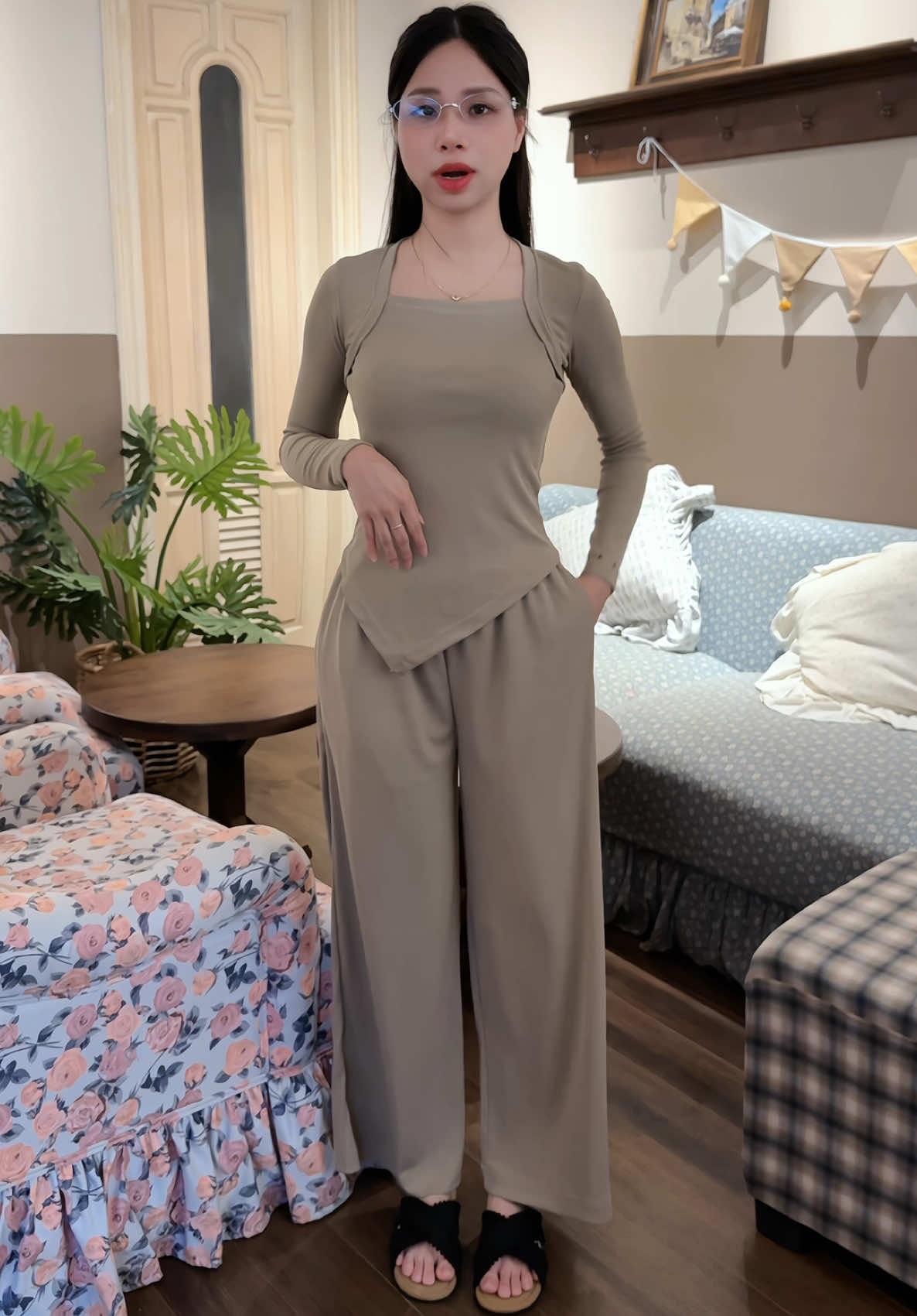 Trời ơi set thun tăm này chất nó siêu mềm luôn, rẻ mà xịn. ko biết tả thế nào nhưng tui đã phải wow luôn ấy #muataitiktokshop #setnu #setbo #setboxinh #fashion 