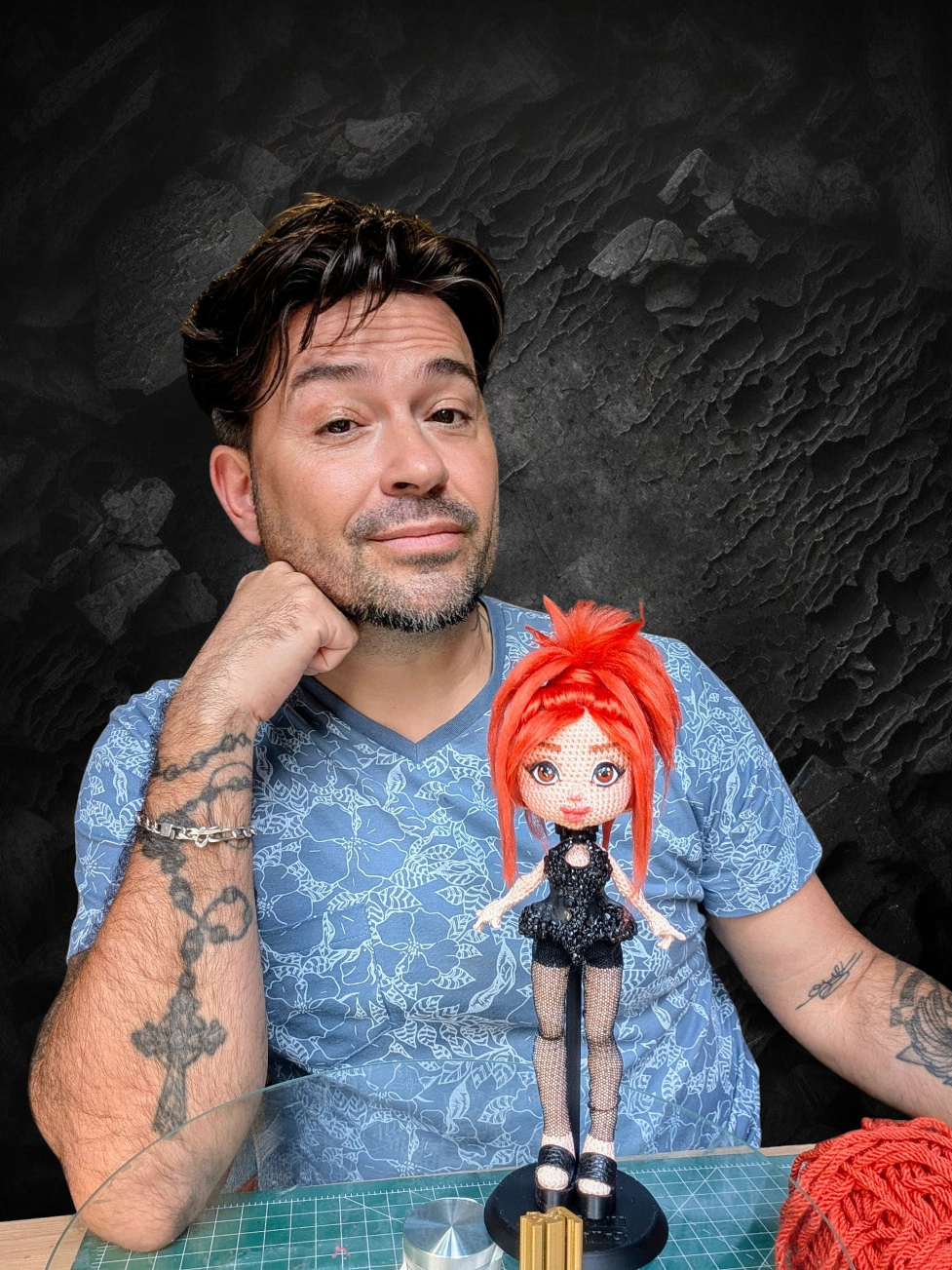 Voici ma version de #mylenefarmer ❤️🥰❣️ merci pour cette commande ! 🥰❣️❤️ c'etait un plaisir ! #mylene #gay #gayfrance🇫🇷 #crochet 