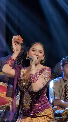 Jiann kompak banget, Campursari Surya Buana memang beda full aransemen terbaik #sindencantik #campursarisuryabuana #silvikumalasari