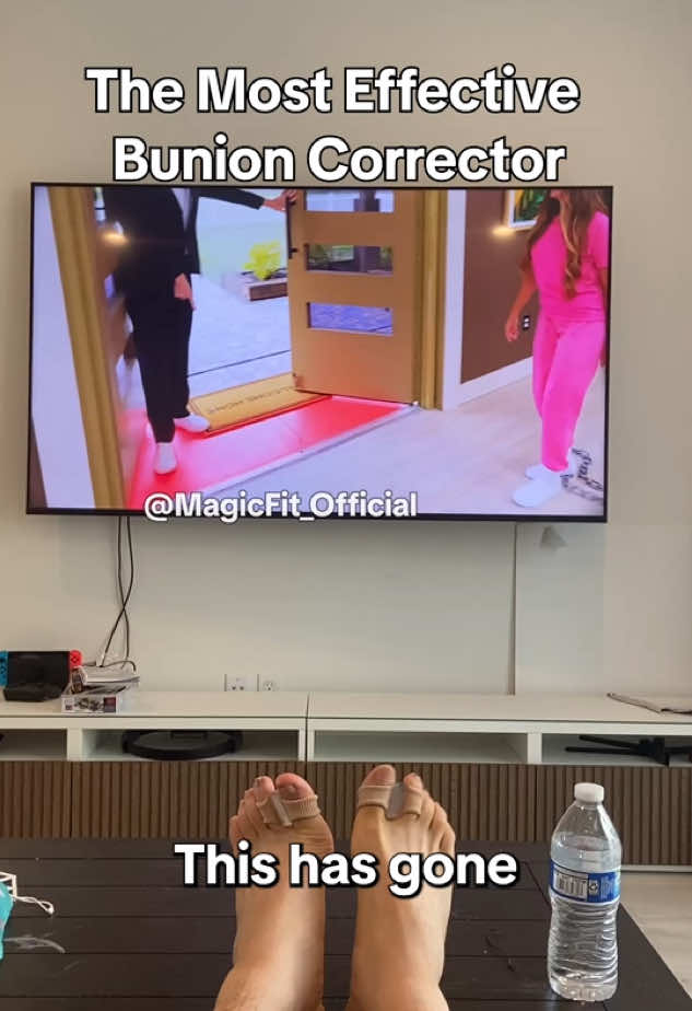 People love this little thing! Check the real reviews! #bunion #halluxvalgus #BunionRelief #BunionCorrector #magicfit 
