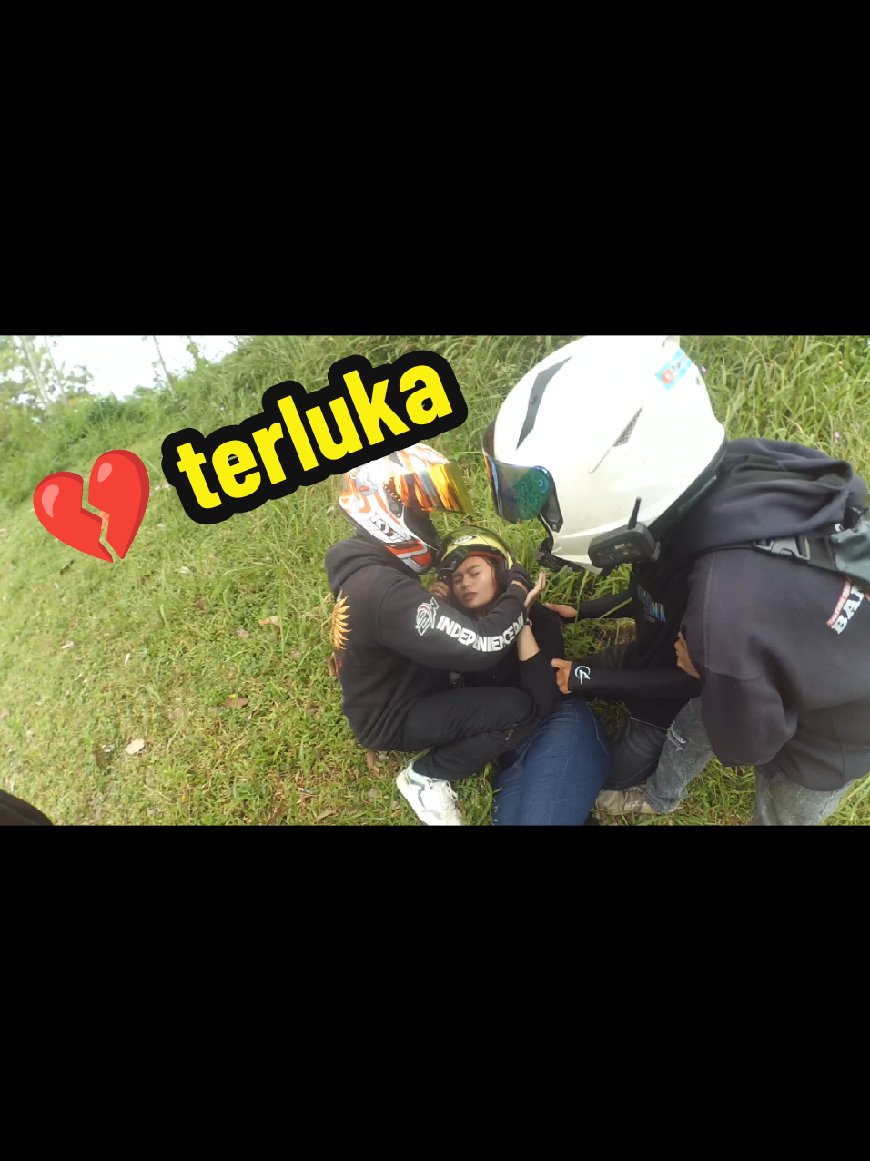 cewek jadi k∅rban pertengkaran yang berujung pingsan bersarah #fyp #selingkuh #bucin #motovlog #denzalfif 