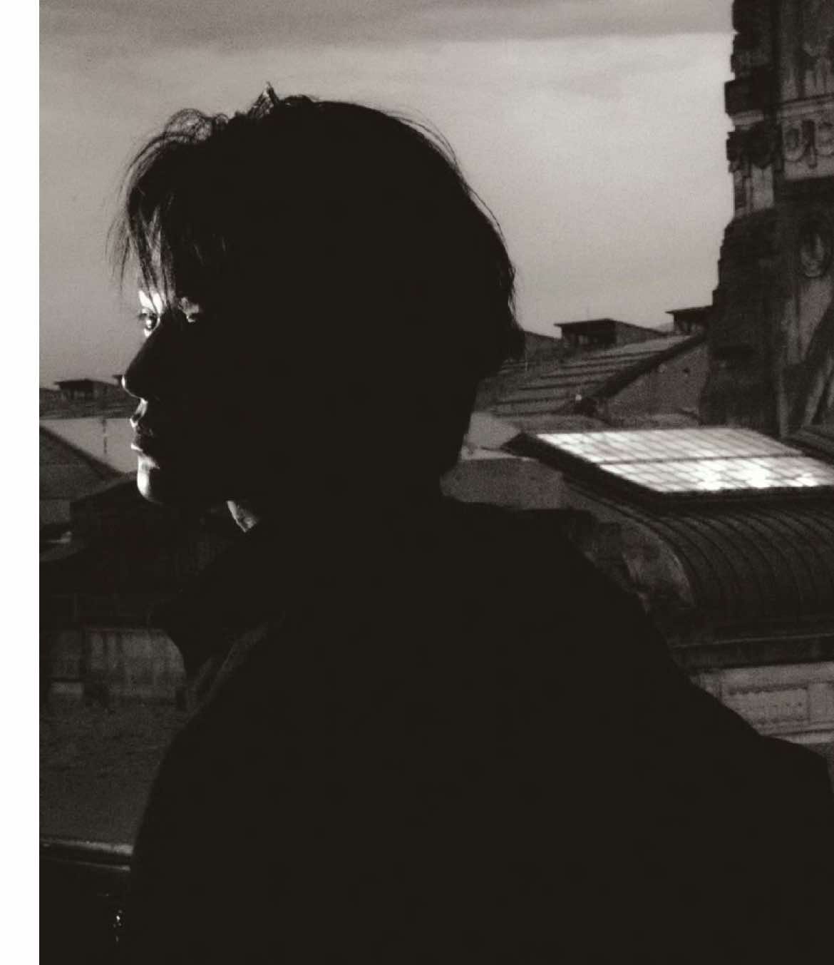 Outfic mới đây, ãnh đi đâu có xíu ròi về lại khách sạn gòi, nghĩ ngơi tốt nhé bảo bảo😘 DINGYUXI MILAN FASHION WEEK @VERSACE  ———————————— #dingyuxi #dingyuxixversace #dingyuxixversacess26 #milanfashionweek #xh